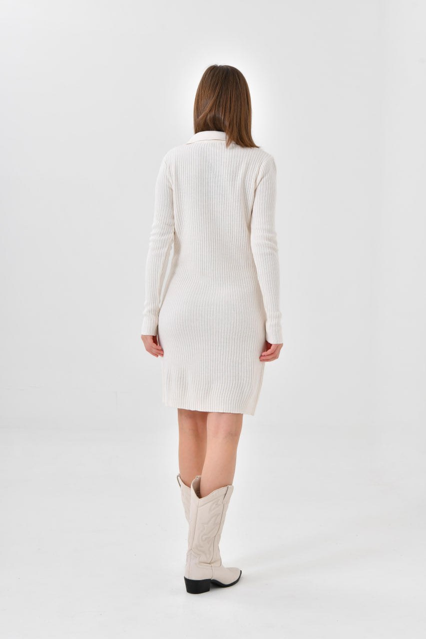 Geripptes Strickkleid Weiß